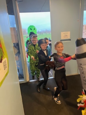 6c8d85fd-52e4-4fa4-91e1-5d0f989efeb3